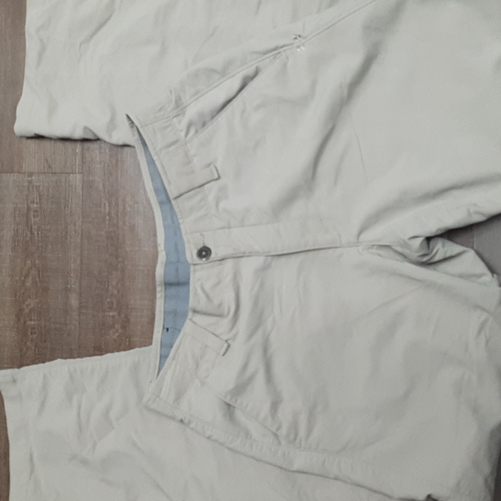 Under Armour Drive pants khaki. Like new size 32/32